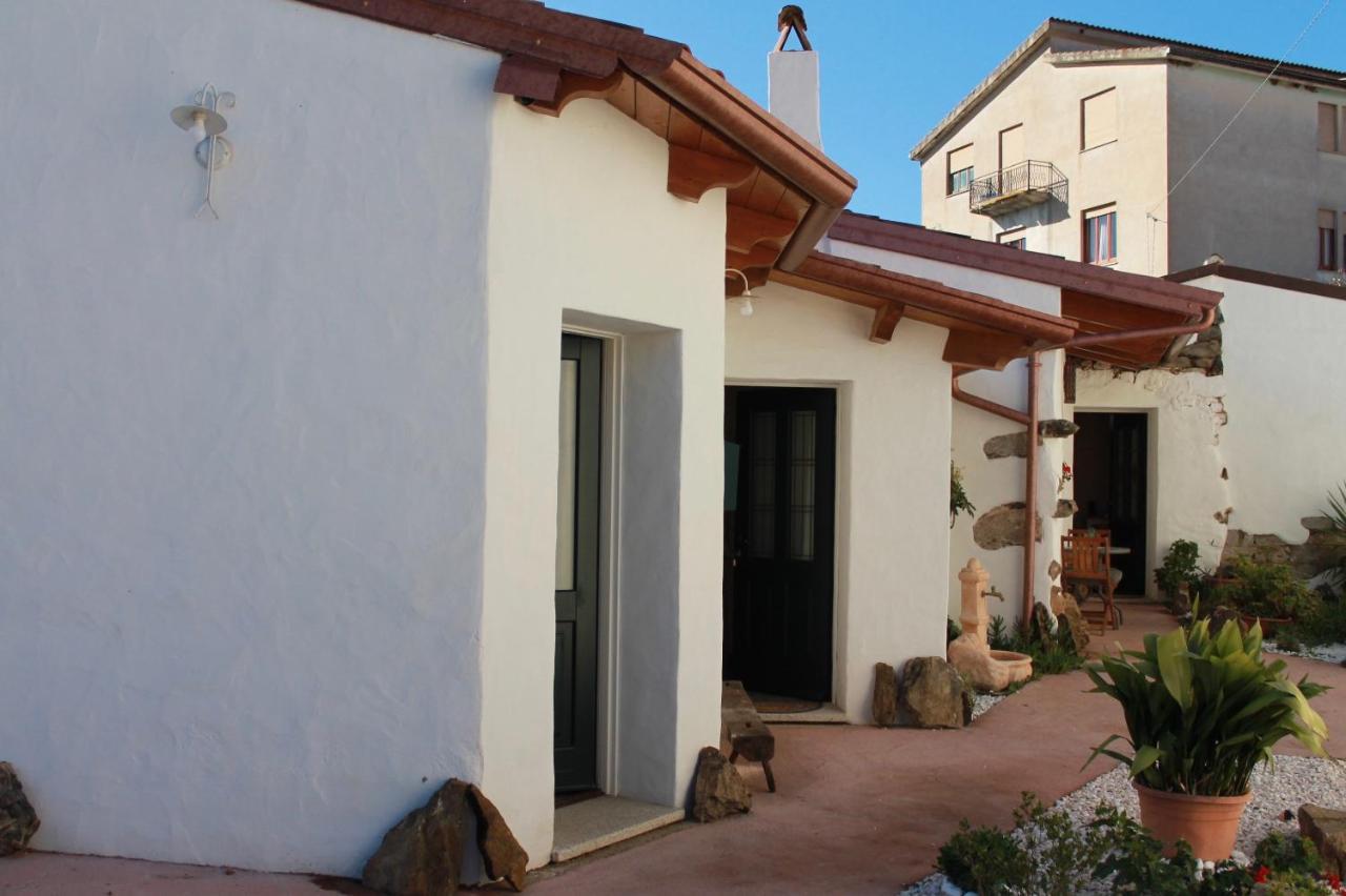 Holiday Mandrolisai DOC Atzara Bagian luar foto