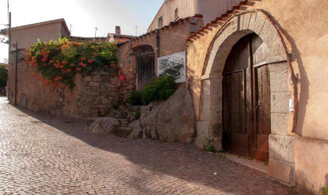 Holiday Mandrolisai DOC Atzara Bagian luar foto